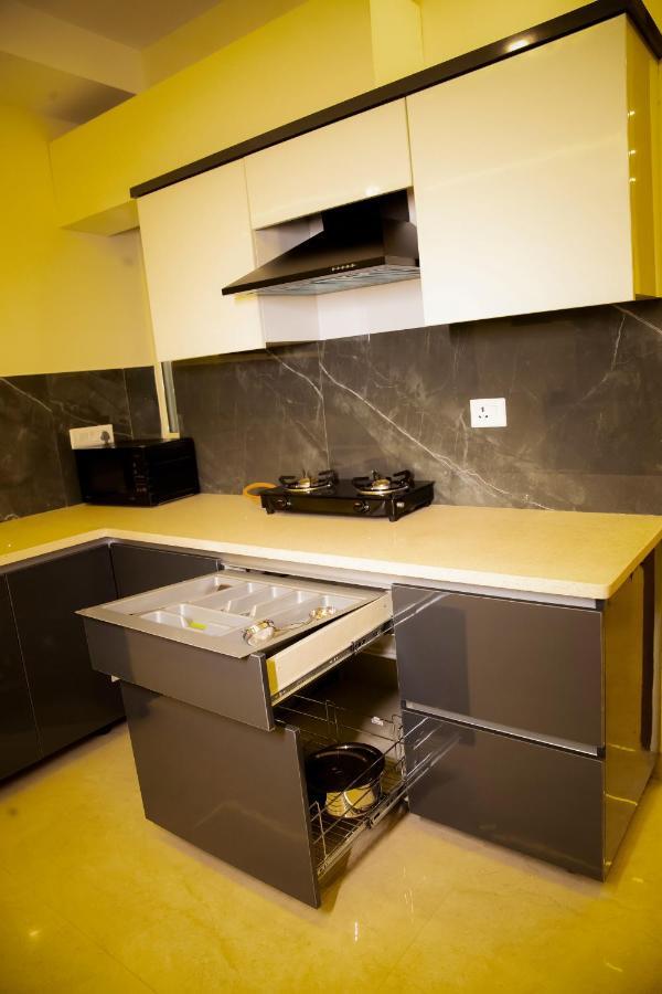 Lime Tree Luxury Studio - Service Apartment Near Artemis Hospital ,Gurgaon Exterior photo